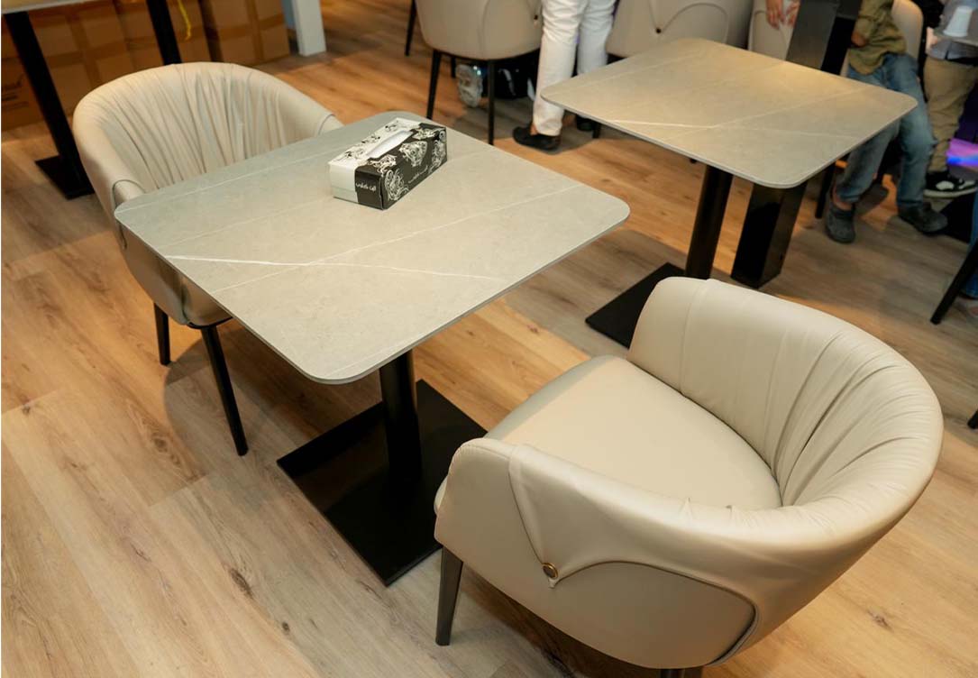 Luxury Romantic Cruise Under Dubai’s Golden Sky