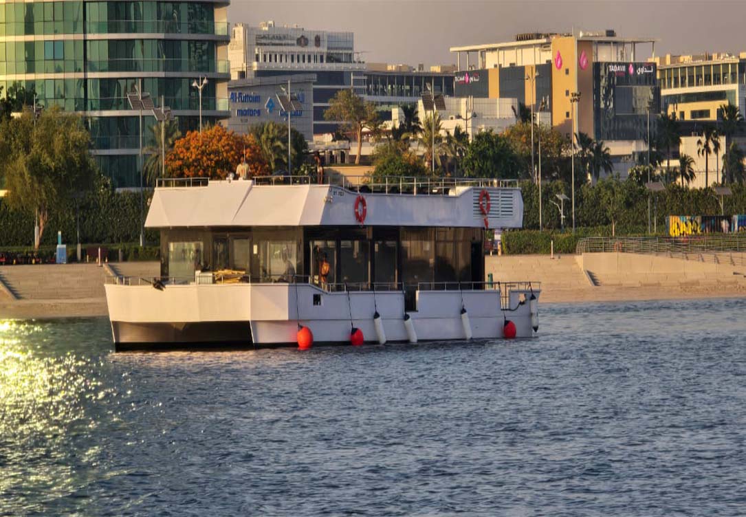 Dubai Dhow Cruise Love Birds